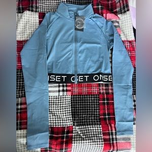 Dry fit cropped jacket that works for the gym or a simple outfit